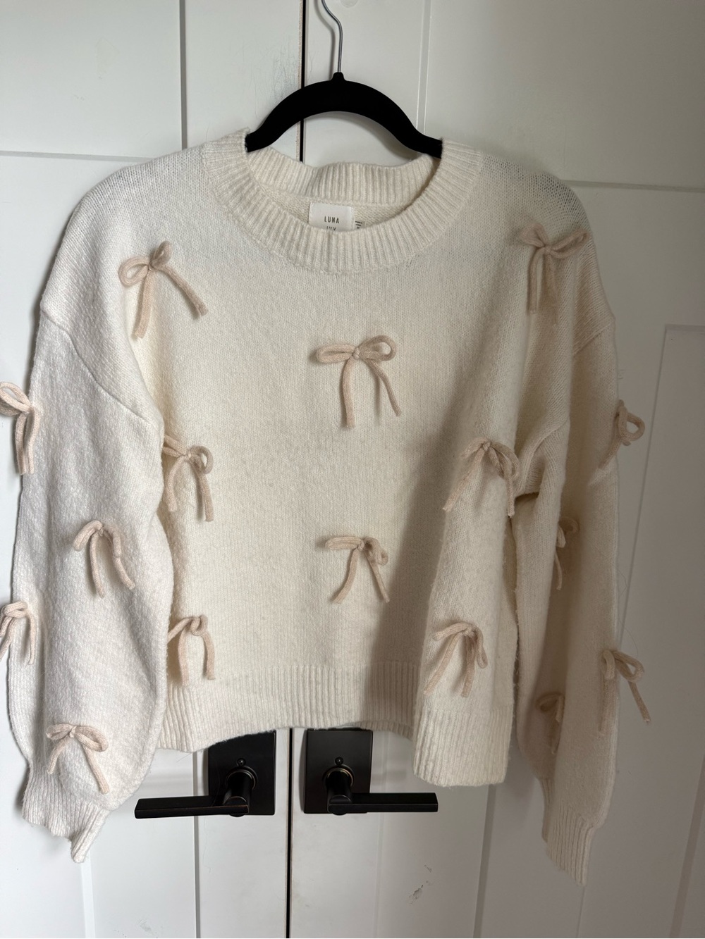 Luna Ivy Cream Bow-Appliqué Sweater size M. Like new.
